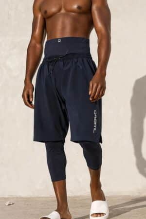 Short de bain bleu nuit homme Qaba'il avec legging intégré et coupe mastour